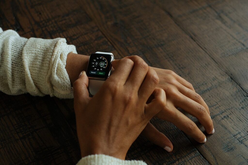 smart watch, apple, technology-821558.jpg